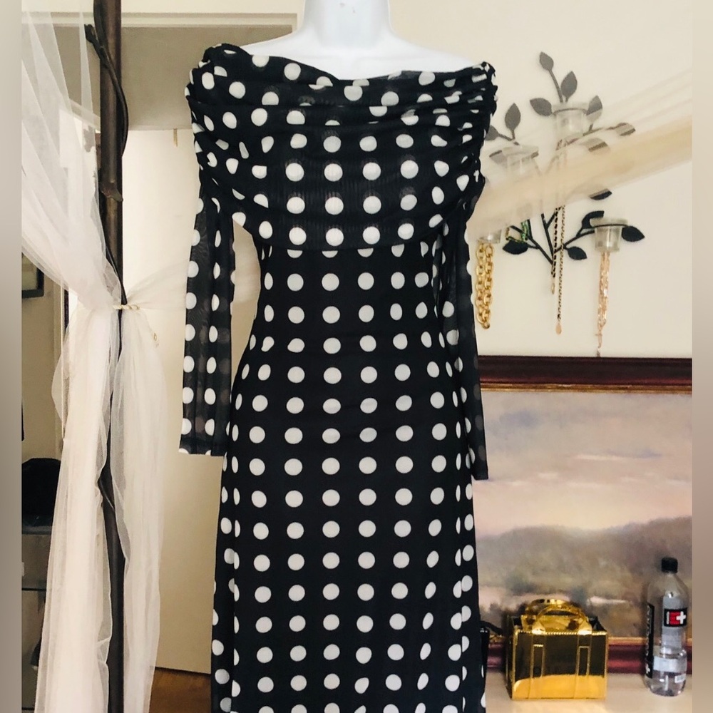 🎉Make a statement Off Shoulder Polka Dot Maxi Dress, perfect for any occ… - Picture 3 of 16
